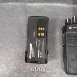 Ensemble de radio bidirectionnelle UHF Motorola XPR 3300e avec microphone, batterie et chargeur
