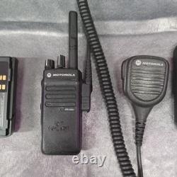 Ensemble de radio bidirectionnelle UHF Motorola XPR 3300e avec microphone, batterie et chargeur