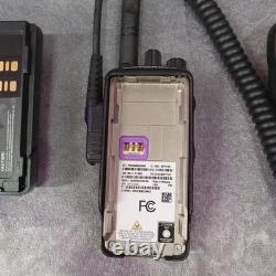 Ensemble de radio bidirectionnelle UHF Motorola XPR 3300e avec microphone, batterie et chargeur