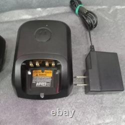 Ensemble de radio bidirectionnelle UHF Motorola XPR 3300e avec microphone, batterie et chargeur
