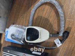Kit de radio mobile bidirectionnelle Motorola APX6500 monté sur tableau O5 7/800 MHz ADP BAUD 9600