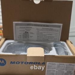 Kit de radio portable bidirectionnelle Motorola VX-261-G7-5 Noir 5W avec batterie et chargeur