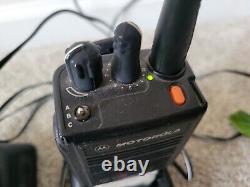 LOT DE 2 Radios Portables UHF 16 Canaux Motorola HT1000 H01SDC9AA3DN Fonctionnelles