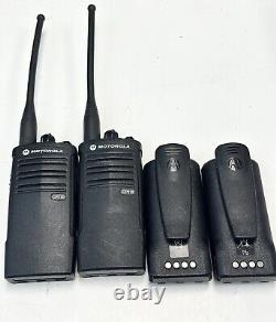 LOT DE 2 radios bidirectionnelles UHF à 2 canaux et 2 watts Motorola CP110 H96RCC9AA2AA