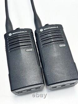 LOT DE 2 radios bidirectionnelles UHF à 2 canaux et 2 watts Motorola CP110 H96RCC9AA2AA