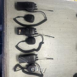 LOT DE 3 RADIOS BIDIRECTIONNELS MOTOROLA HT750 UHF Avec microphone Non testé UHF