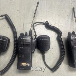 LOT DE 3 RADIOS BIDIRECTIONNELS MOTOROLA HT750 UHF Avec microphone Non testé UHF