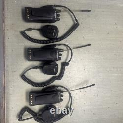 LOT DE 3 RADIOS BIDIRECTIONNELS MOTOROLA HT750 UHF Avec microphone Non testé UHF