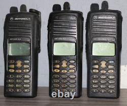 LOT DE 3 radios bidirectionnelles Motorola HT1550 XLS UHF RADIO 136-174 Mhz, D'OCCASION