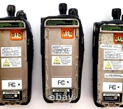 LOT DE 3 radios bidirectionnelles Motorola XPR 6500 AAH55QDH9JA1AN POUR PIÈCES / EN L'ÉTAT