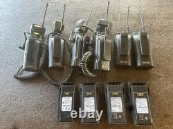 LOT DE 6 RADIOS MOTOROLA CP200 UHF BIDIRECTIONNELLES - 8 Canaux (4) Microphones / (4) Batteries de rechange