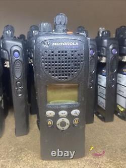 Lot 45 Motorola XTS 2500 Radio bidirectionnelle numérique H46UCF9PW6AN 700-800MHZ SANS BATT