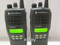 Lot De 2 Motorola Ht1250 Ls + 403-470mhz Uhf 4w Radio Two Way Aah25rdh9dp5an