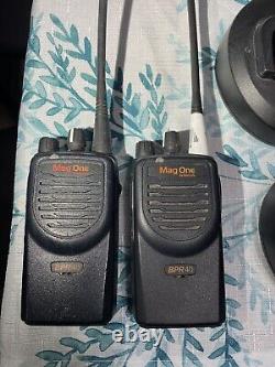 Lot De 2x Motorola Bpr40 Mag Une Radio À Deux Voies 8 Canaux