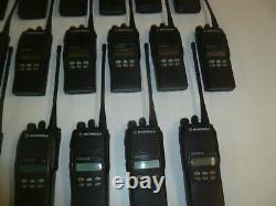Lot De 37 Motorola Ht1250 Ls+ 450-512 Mhz Uhf Two Way Radio Aah25sdh9dp7an
