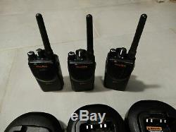 Lot De 3 Motorola Mag One Bpr40 Two Way Radio Aah84rcs8aa1an / Chargeur / Alimentation