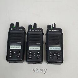 Lot De 3x Motorola Xpr 3500e Uhf Radio Portable À Deux Voies