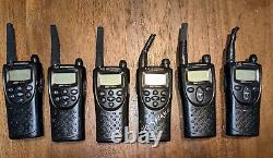 Lot De 6 Motorola Xtn Xu2600 Et Xu2100 Radios À Deux Voies Avec Boîtier Et Accessoires