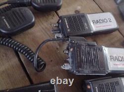 Lot De Motorola Ht1000 Radios, Chargeurs Micros Étagères Batterie Cas Ntn1177d Etc