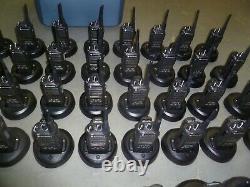 Lot De Soixante-dix Motorola Cp185 435-480 Mhz Uhf Two Way Radio Aah03rdf8aa7an