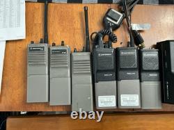 Lot de 10 talkies-walkies Motorola radio bidirectionnels UHF 1 VHF. HT600/P200