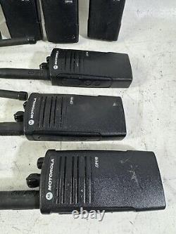 Lot de 12 radios bidirectionnelles Motorola CP110 sans batterie H96KCC9AA2AA