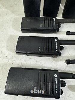 Lot de 12 radios bidirectionnelles Motorola CP110 sans batterie H96KCC9AA2AA