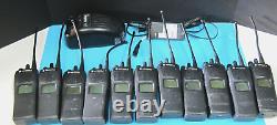 Lot de 12 radios bidirectionnelles Motorola modèle H66UCD9PW5BN pièces non testées ou à réparer