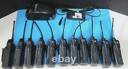 Lot de 12 radios bidirectionnelles Motorola modèle H66UCD9PW5BN pièces non testées ou à réparer