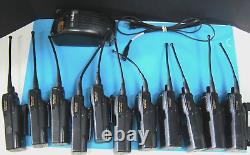 Lot de 12 radios bidirectionnelles Motorola modèle H66UCD9PW5BN pièces non testées ou à réparer