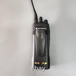 Lot de 12 radios bidirectionnelles Motorola modèle H66UCD9PW5BN pièces non testées ou à réparer