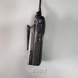 Lot de 12 radios bidirectionnelles Motorola modèle H66UCD9PW5BN pièces non testées ou à réparer