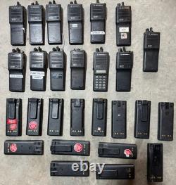 Lot de 13 radios bidirectionnelles Motorola MTS2000 H01UCD6PW1BN, fonctionnelles, avec 14 batteries