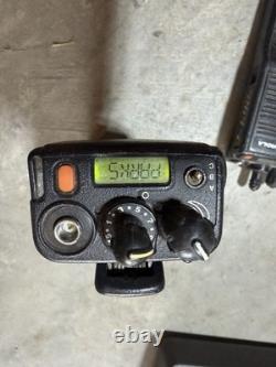 Lot de 13 radios bidirectionnelles Motorola MTS2000 H01UCD6PW1BN, fonctionnelles, avec 14 batteries