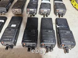 Lot de 13 radios bidirectionnelles Motorola MTS2000 H01UCD6PW1BN, fonctionnelles, avec 14 batteries