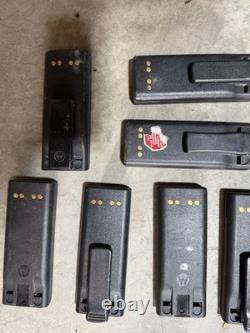 Lot de 13 radios bidirectionnelles Motorola MTS2000 H01UCD6PW1BN, fonctionnelles, avec 14 batteries