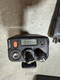 Lot de 13 radios bidirectionnelles Motorola MTS2000 H01UCD6PW1BN, fonctionnelles, avec 14 batteries