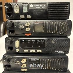 Lot de 13 radios bidirectionnelles Motorola Radius VHF, toutes sur la même fréquence, avec chargeurs et micros
