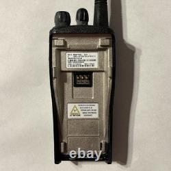 Lot de 13 radios bidirectionnelles Motorola Radius VHF, toutes sur la même fréquence, avec chargeurs et micros