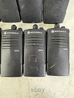 Lot de 14 radios bidirectionnelles Motorola CP110 sans batterie ni antenne H96KCC9AA2AA