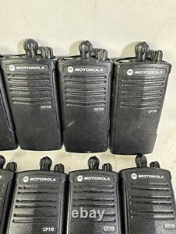 Lot de 14 radios bidirectionnelles Motorola CP110 sans batterie ni antenne H96KCC9AA2AA