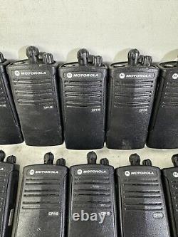 Lot de 14 radios bidirectionnelles Motorola CP110 sans batterie ni antenne H96KCC9AA2AA