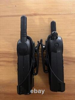 Lot de 2 Motorola CLS 1410 Talkie-Walkie, Radios bidirectionnelles avec piles et attaches de ceinture.