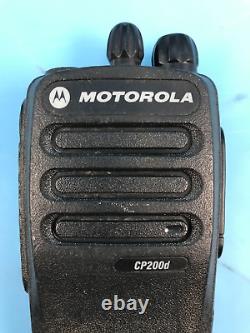 Lot de 2 radios bidirectionnelles MOTOROLA CP200d AAH01QDC9JA2AN UHF 403-470MHZ 16CH