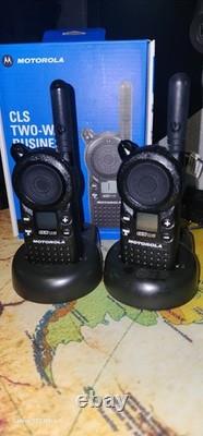 Lot de 2 radios bidirectionnelles Motorola CLS1110 UHF Walkie Talkie Neuf dans boîte ouverte