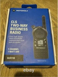 Lot de 2 radios bidirectionnelles Motorola CLS1110 UHF Walkie Talkie Neuf dans boîte ouverte