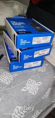 Lot de 2 radios bidirectionnelles Motorola CLS1110 UHF Walkie Talkie Neuf dans boîte ouverte
