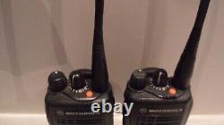Lot de 2 radios bidirectionnelles Motorola MTX9250 900MHz AAH25WCH4GB6AN avec batterie