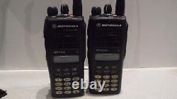 Lot de 2 radios bidirectionnelles Motorola MTX9250 900MHz AAH25WCH4GB6AN avec batterie
