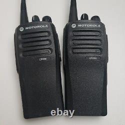 Lot de 2 radios bidirectionnelles UHF Motorola CP200d AAH01QDC9JC2AN 403-470MHz